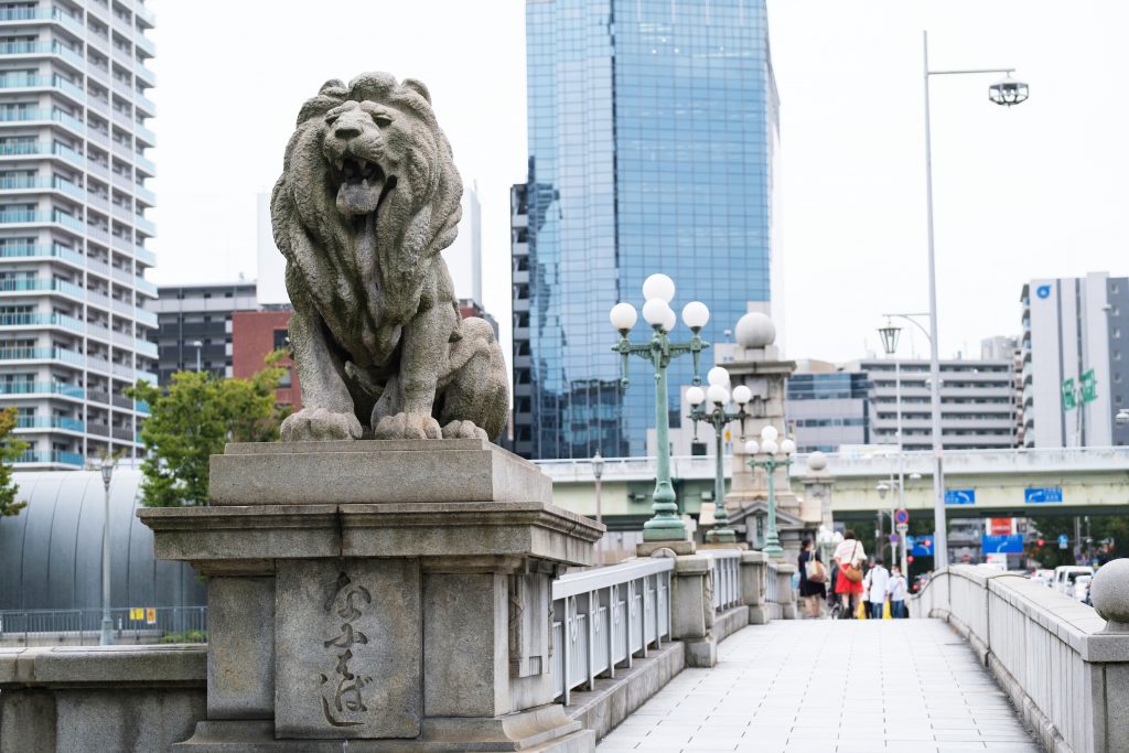 Without its bridges, Osaka would have no story. The water city of Osaka supported by the culture of its bridges.